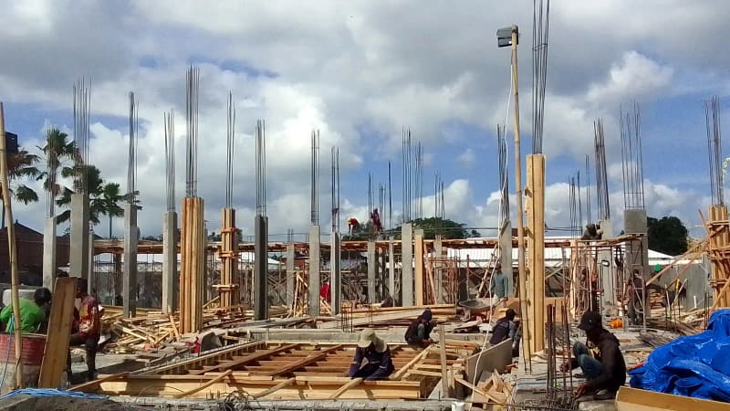 Pembesian kolom struktur pada proyek konstruksi di Bali